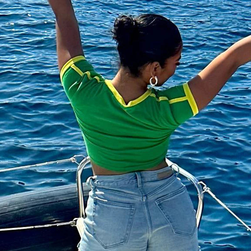 Crop Top Feminina Com Estampa e Cores Do Brasil